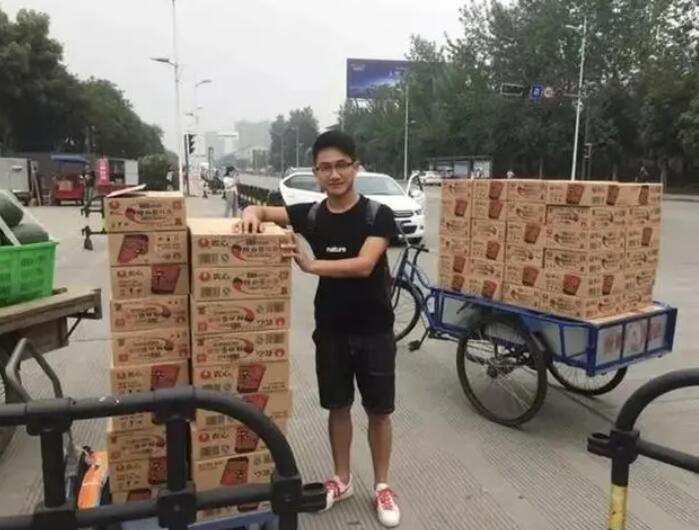 男子回应大学4年赚100多万